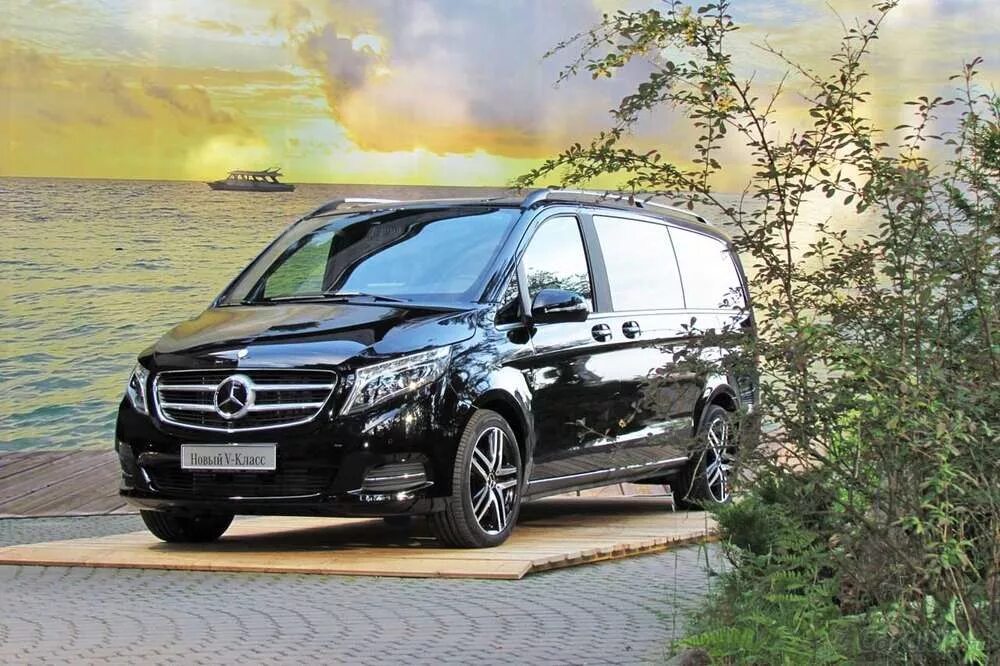 Mb v class. Mercedes benz v class. мерседес бенц v класс. минивэн mercedes v-class. mercedes v class 2025.