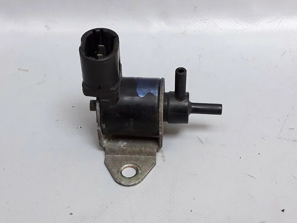 8200762162 рено за что отвечает. 7700102977 клапан рено электромагнитный. Горный магнитный клапан renault premium. 8200762162 рено за что отвечает. Электромагнитный клапан рено.