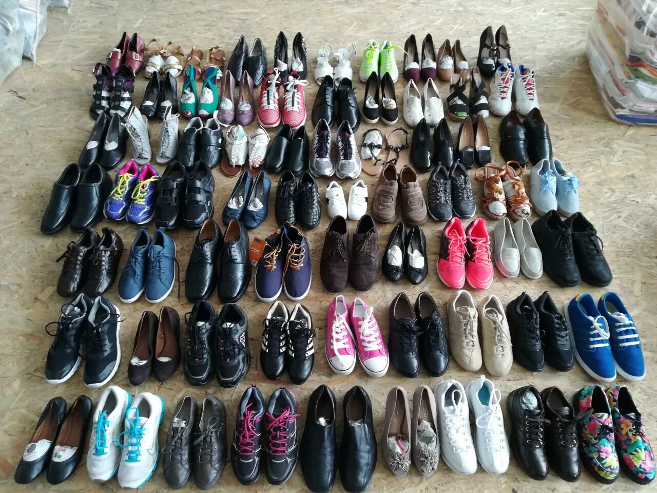 Сток одежда. Склад секонд хенд. Одежда секенхенд. Напрямую из европы. Одежда секонд хенд тюках.