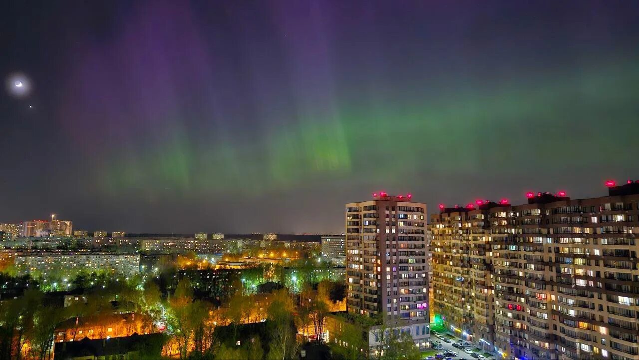 Северное сияние в Москве 2023 24 апреля. Северное сияние в Санкт-Петербурге. Северное сияние в Челябинске 2023. Северное сияние в Петербурге 2023.