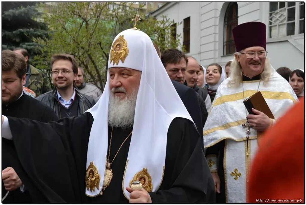Помощник патриарха. Патриарх кирилл в лукоянове. 2009 приезд патриарха кирилла в спбда апрель. служба протокола патриарха. приезд патриарха кирилла в крым 2013.