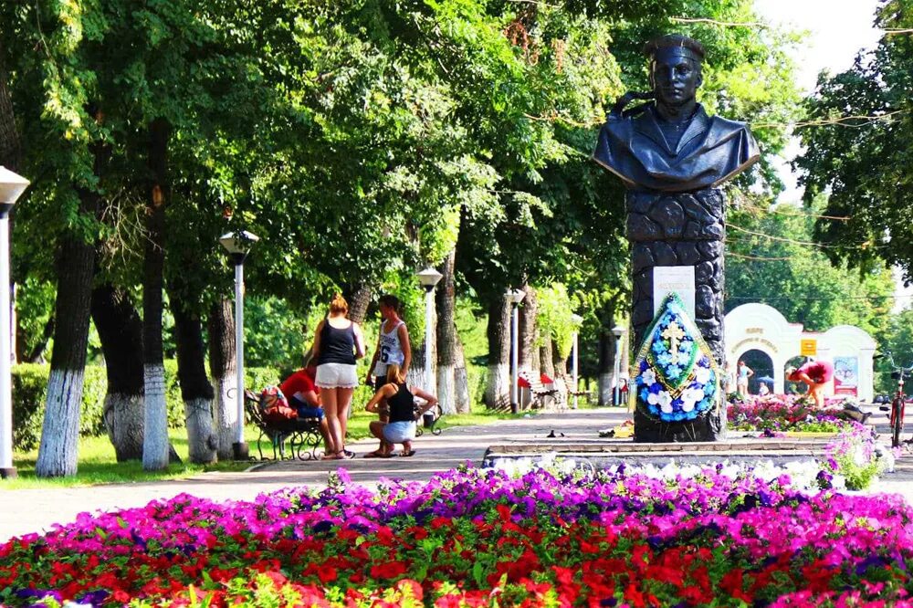 Мичуринск севастополь. Парк славы Мичуринск. Площадь славы Мичуринск. Мемориал защитникам Отечества Мичуринск. Горсад Мичуринск.