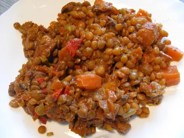 чечевичный суп с копченостями. красная чечевица похлебка. чечевица с рыбой. свинина с чечевицей рецепт. франкфуртская чечевичная похлёбка.