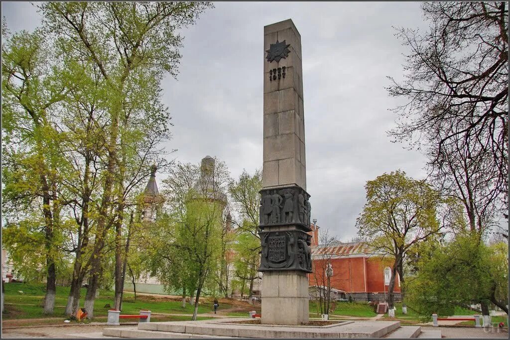 Город луги где. Город Луга Ленинградской области. Памятники города Луга Ленинградской области. Городской сад город Луга. 2. Город Луга, Ленинградская область памятник.