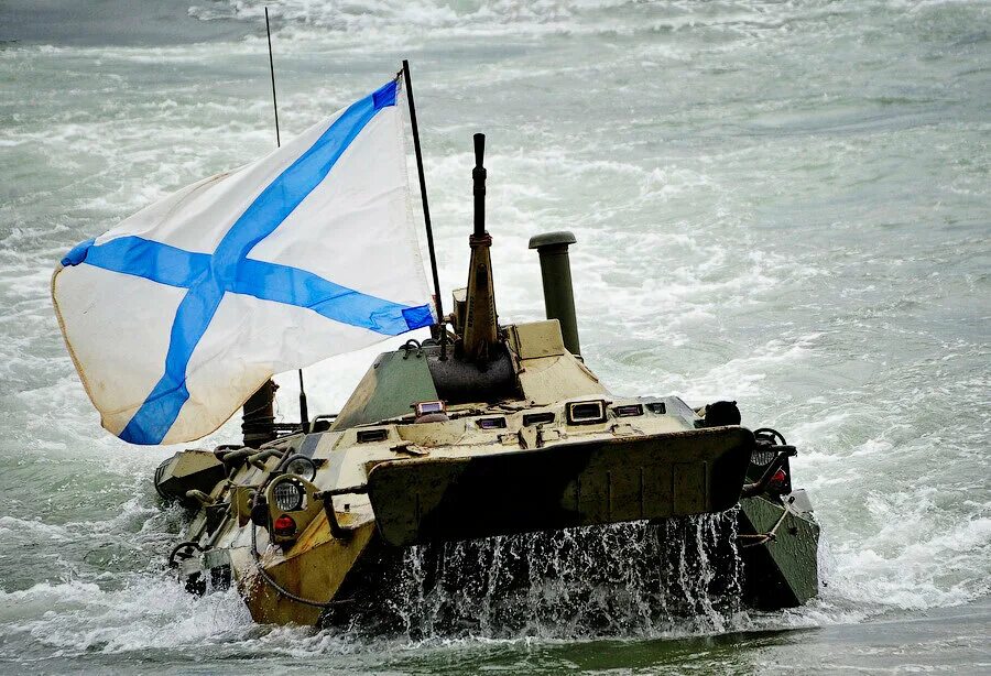 плавающий танк ссср пт-76. т-80 морская пехота. танки пт 76 в чечне. бмп 2 морской пехоты россии. танк т 55 морская пехота ссср.