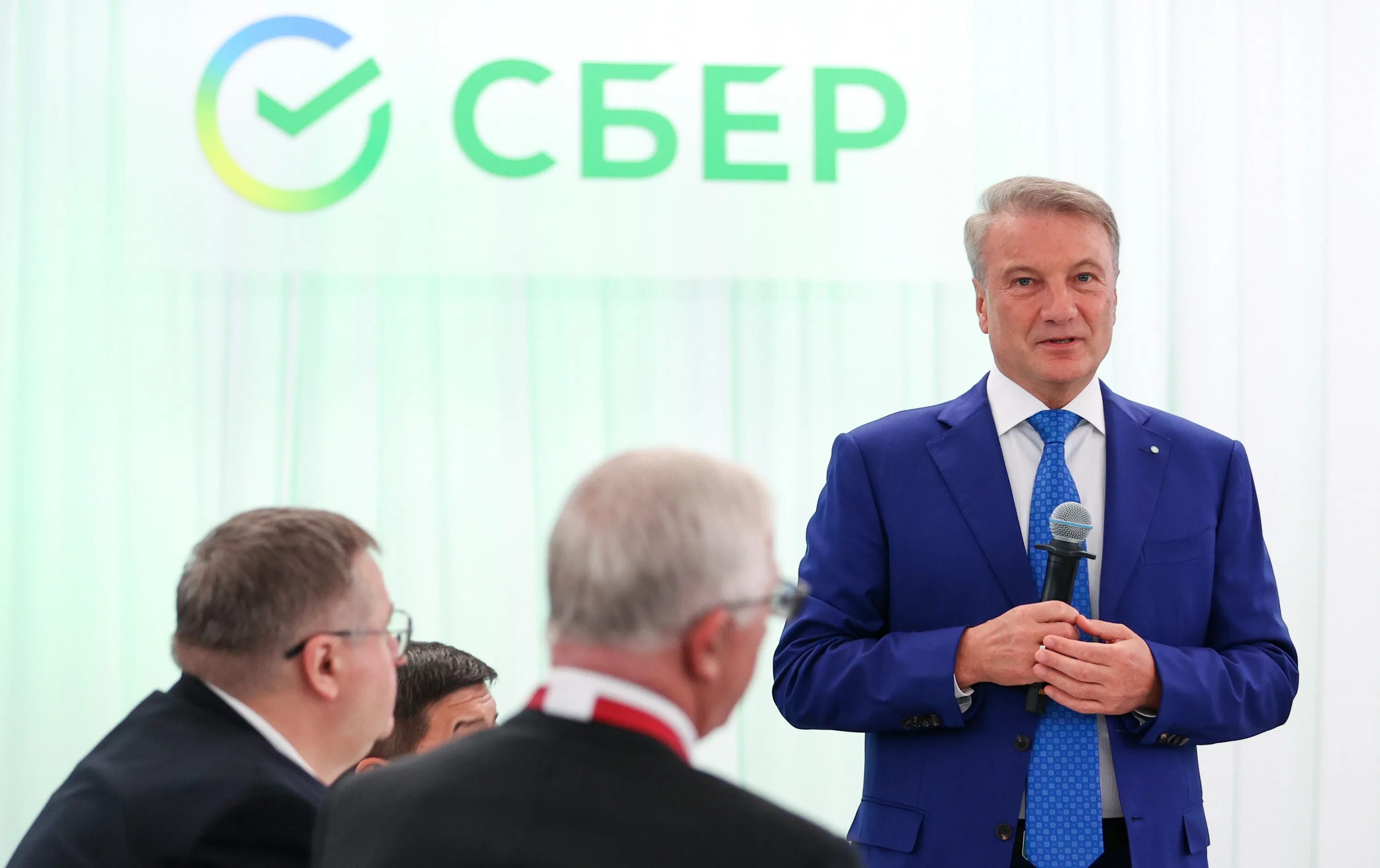 Пмэф 2025 завтрак. Греф на пмэф 2025.