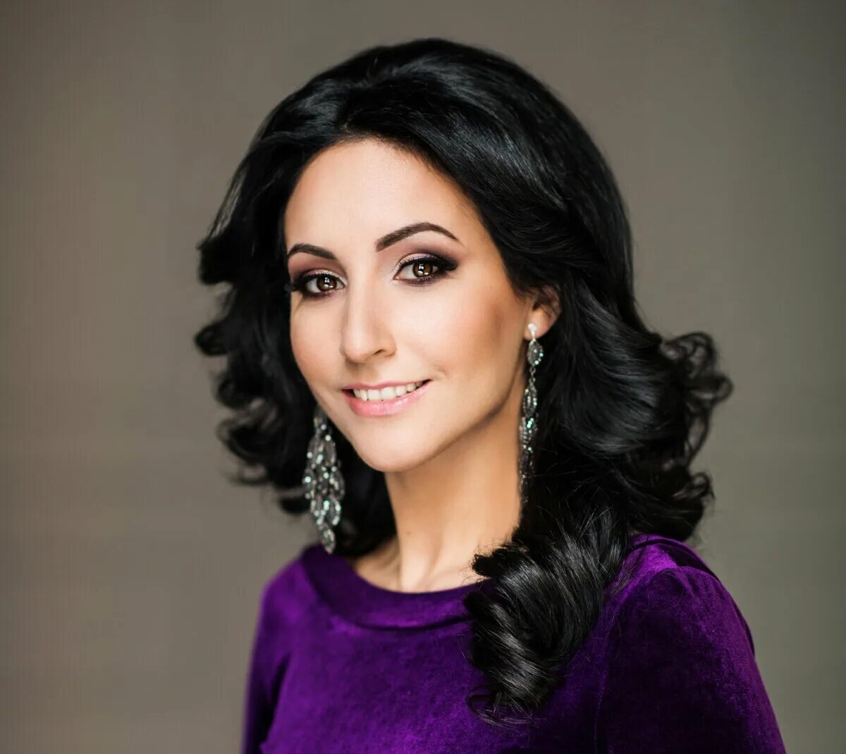 Нюша певица. Нерусские певицы. Нерусские певицы. Нерусские певицы. Нерусские певицы.