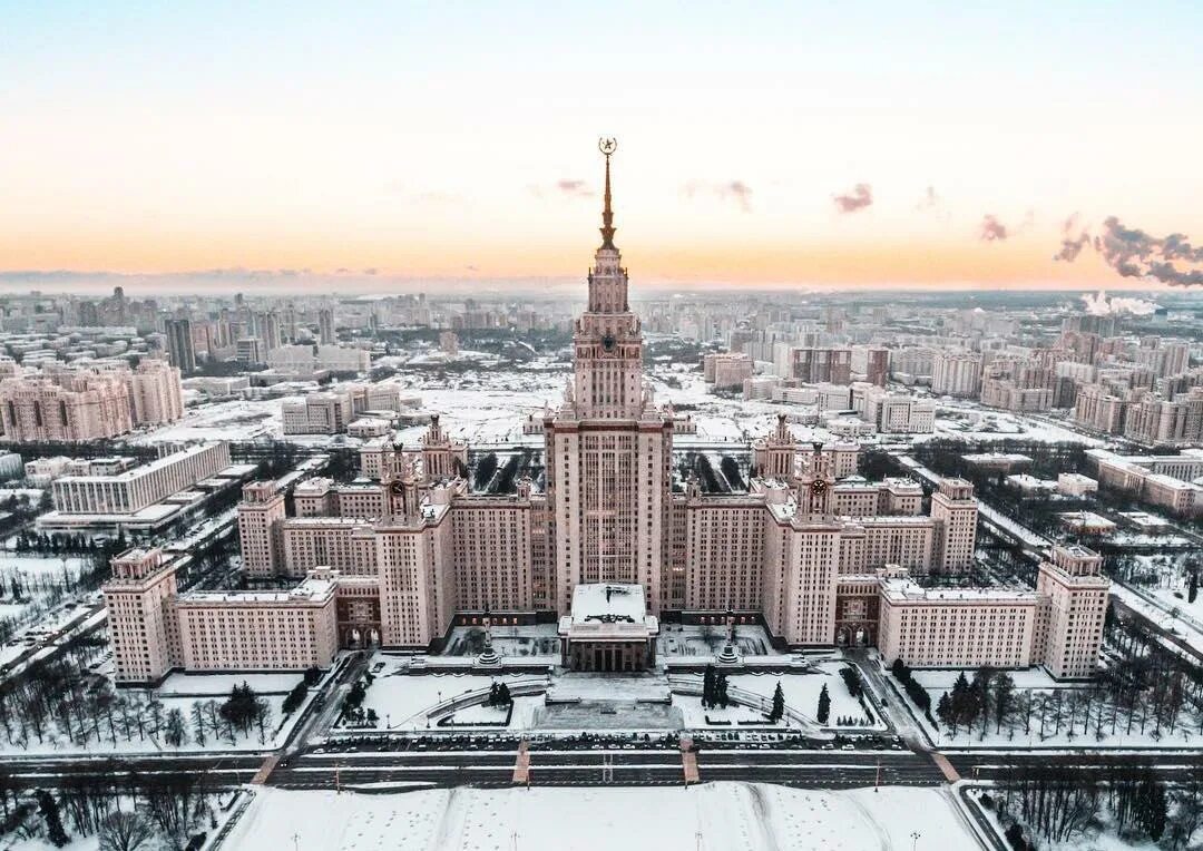 Мгу тел. Сталинские высотки МГУ. Университет МГУ В Москве. Москва территория МГУ. Учебные заведения в Москве МГУ.