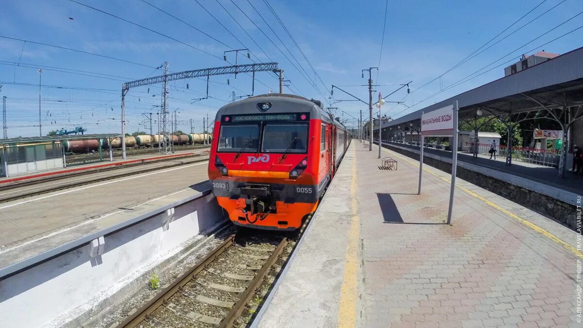 Поезда Кисловодск-Железноводск. Электричка Кисловодск. Станции электричек КМВ. Вокзал Минеральные воды перрон. Поезда по станции минеральные воды