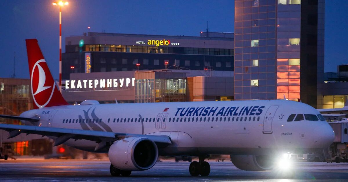 Турецкие авиакомпании летающие. Стамбул авиакомпании Turkish Airlines. Турецкие авиалинии Екатеринбург. Турецкие авиалинии из Екатеринбурга. Самолеты Туркиш Эйрлайнс в новом аэропорту Стамбула.