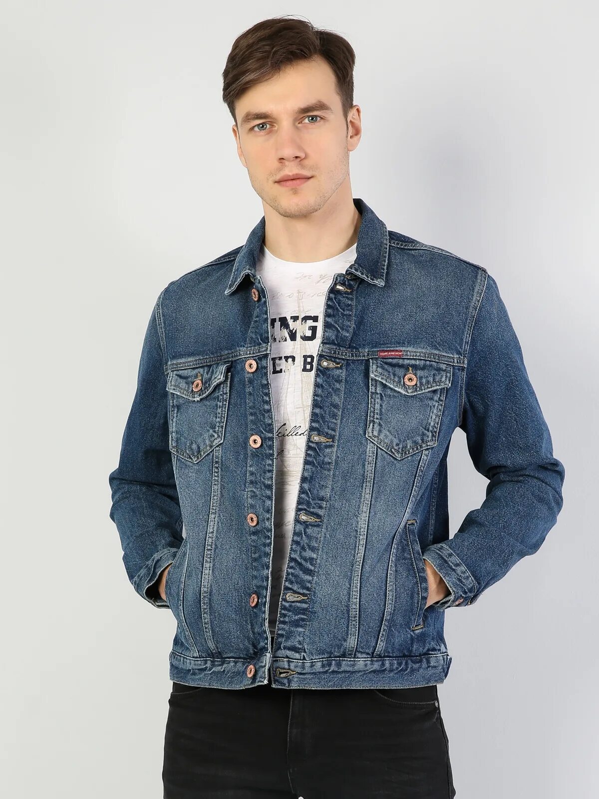 Джинсовка левайс. Джинсовый костюм левайс. Куртка джинсовая crossby denim 1204 cr vegas. Куртка джинсовая colins мужская. Ltc jeans джинсовка.