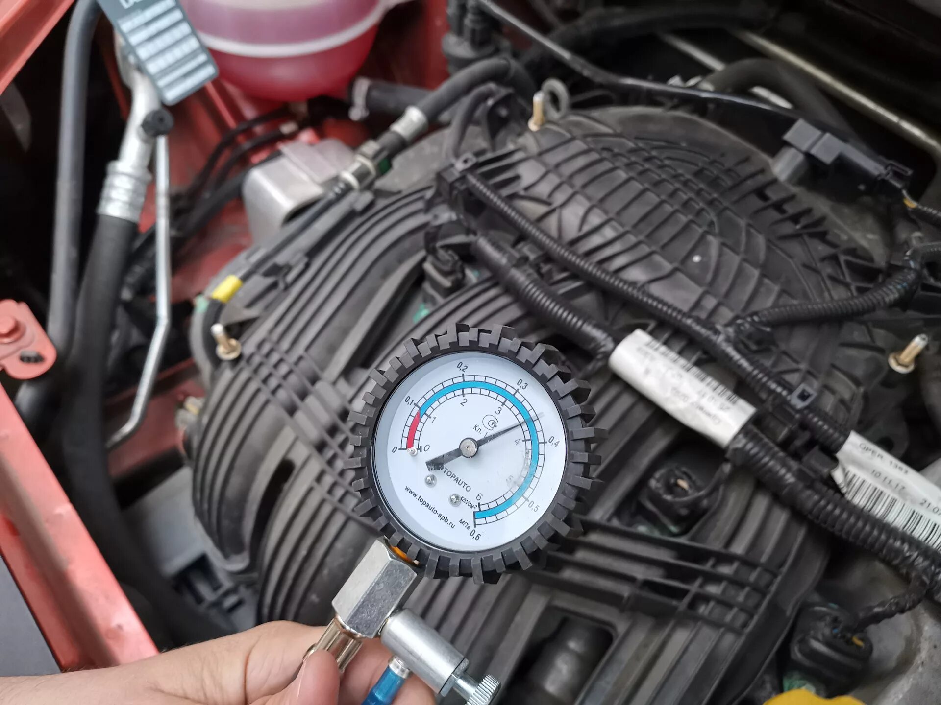 Давление в рампе 1.8 tsi. Лада веста 1.6 замер давления топлива. давление топлива веста 1.8. давления масла веста 1,8. давление в рампе веста 1.6.