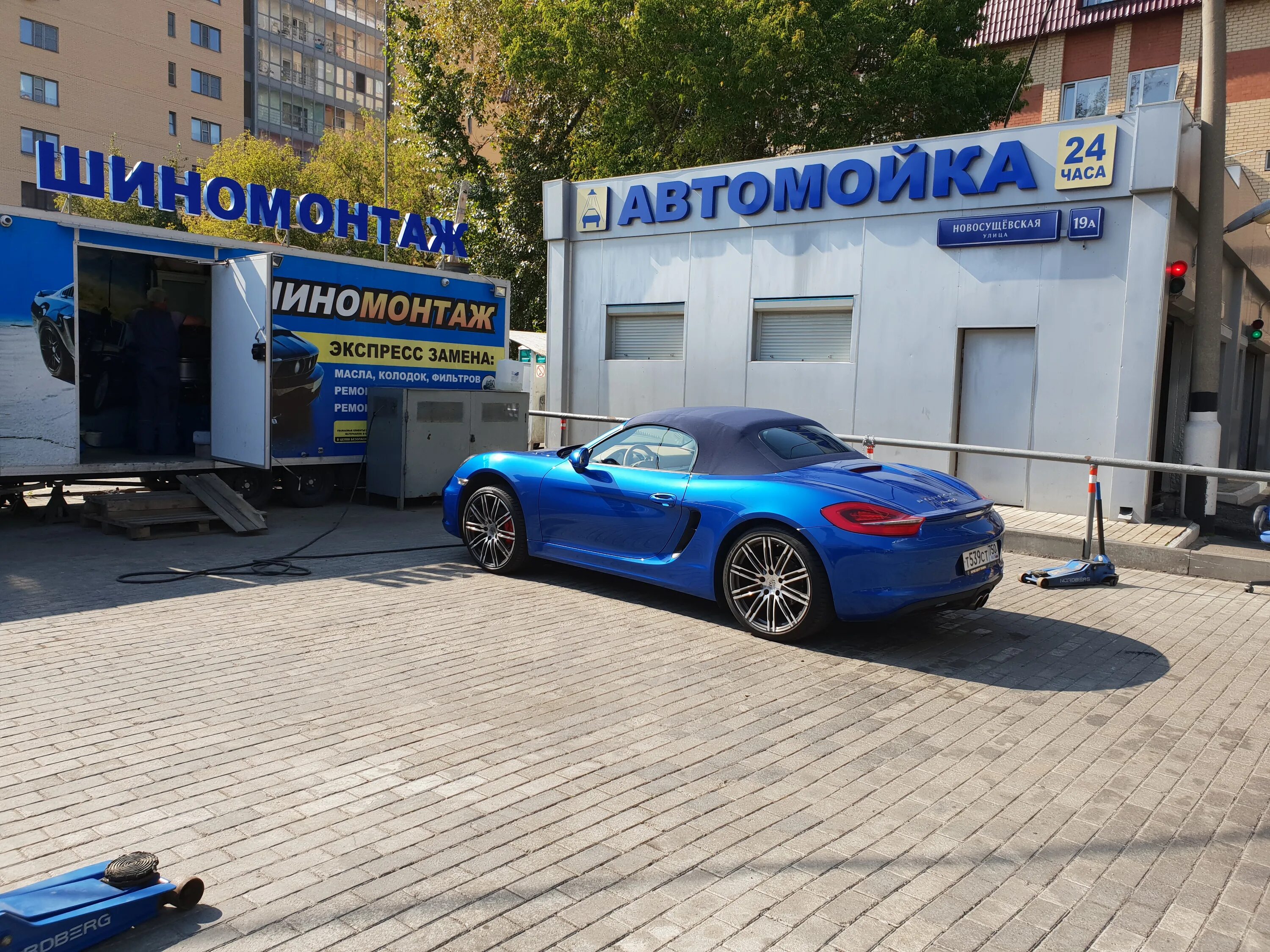 колесо шиномонтаж. выездной мобильный шиномонтаж. мобильный грузовой шиномонтаж. шиномонтаж на колесах 24. газель 2705 шиномонтаж.