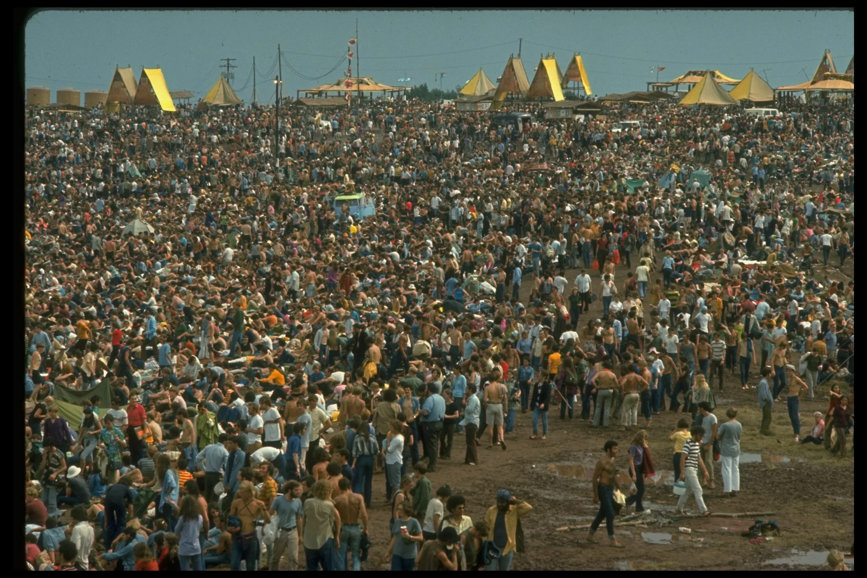 Woodstock 1969. Вудсток 1969 хиппи. Вудсток США 1969. Вудсток фестиваль. Перенаселение текст