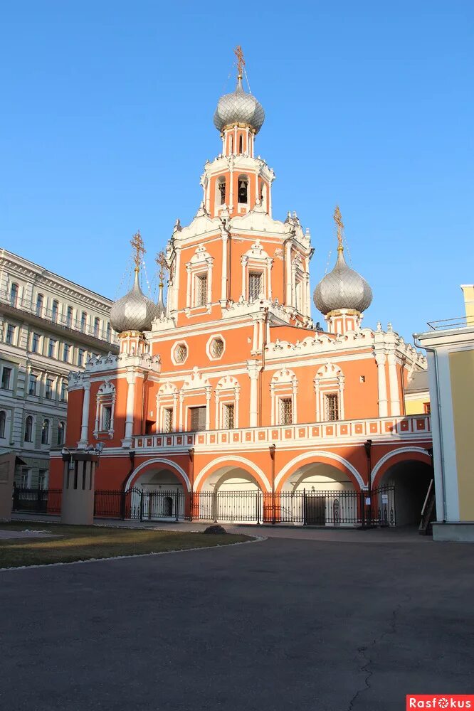 Храм иконы божией матери знамение. Церковь знамения пресвятой богородицы в москве. Церковь знамения пресвятой богородицы на шереметьевом дворе. Храм иконы божьей матери знамение москва. Храм на шереметьевом дворе.