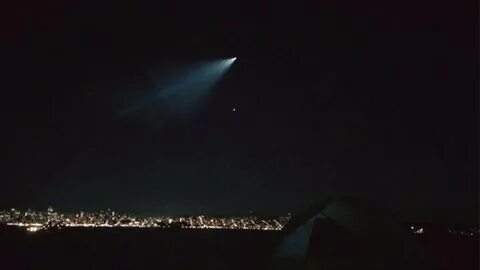 Что летает в небе и светится