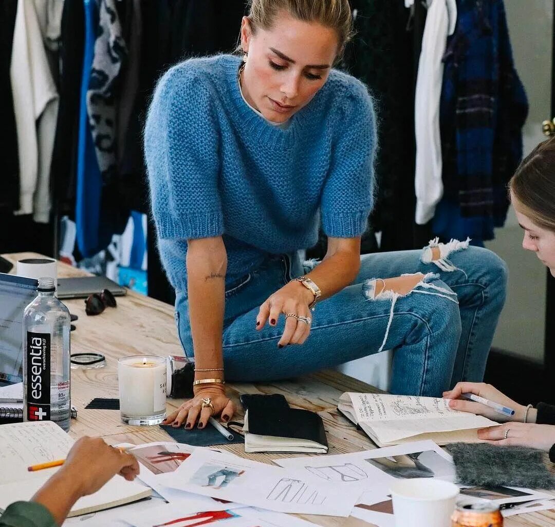 Local articles fashion. Джорджина родригес папарацци. Джорджина родригес стиль. Знаменитости в повседневной жизни. Уличный стиль карли клосс.