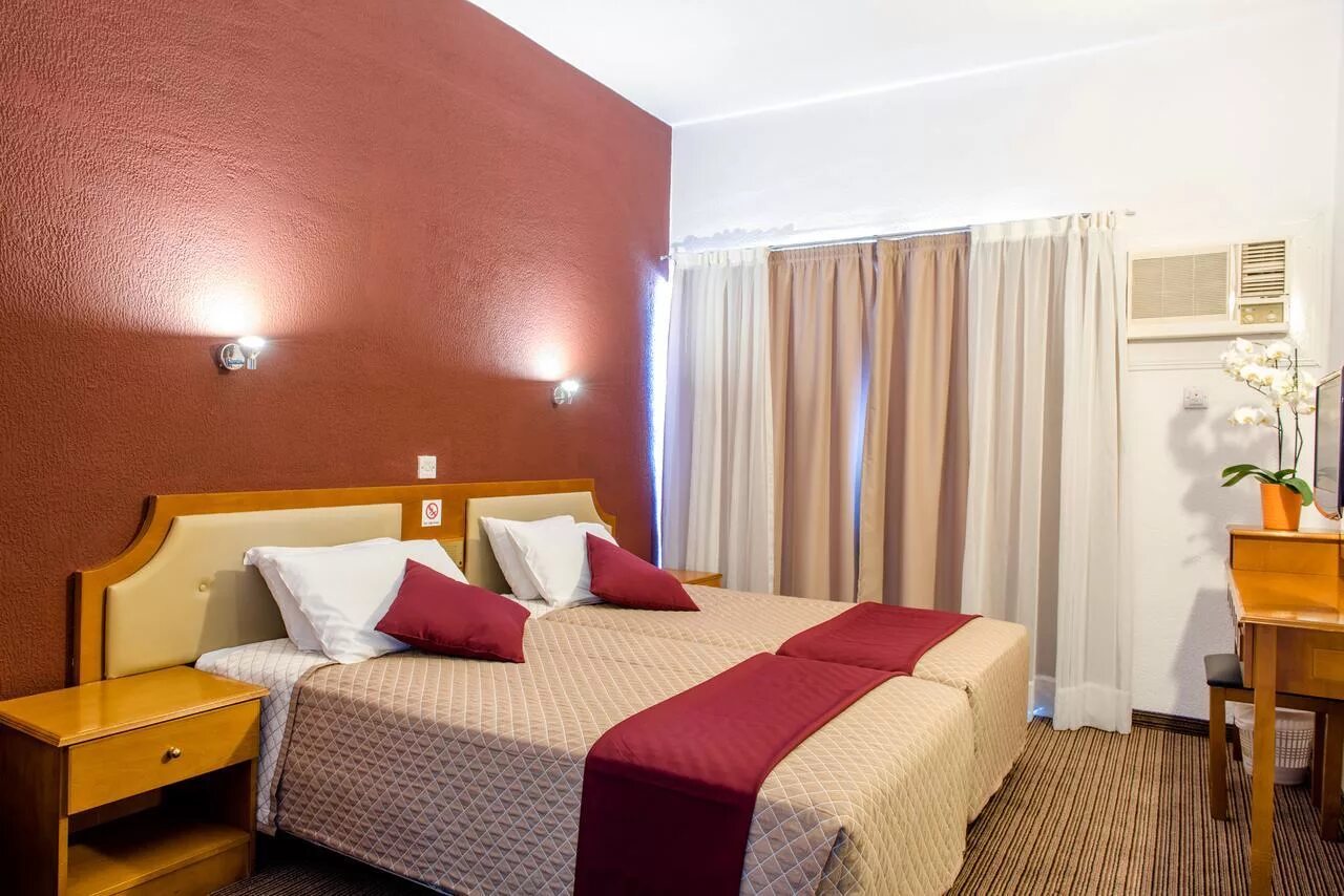 Отель персона москва. Москва гостиница звездная аргуновская. Номер кинг в отеле. Гостиница академическая москва керченская. Отель две звезды.