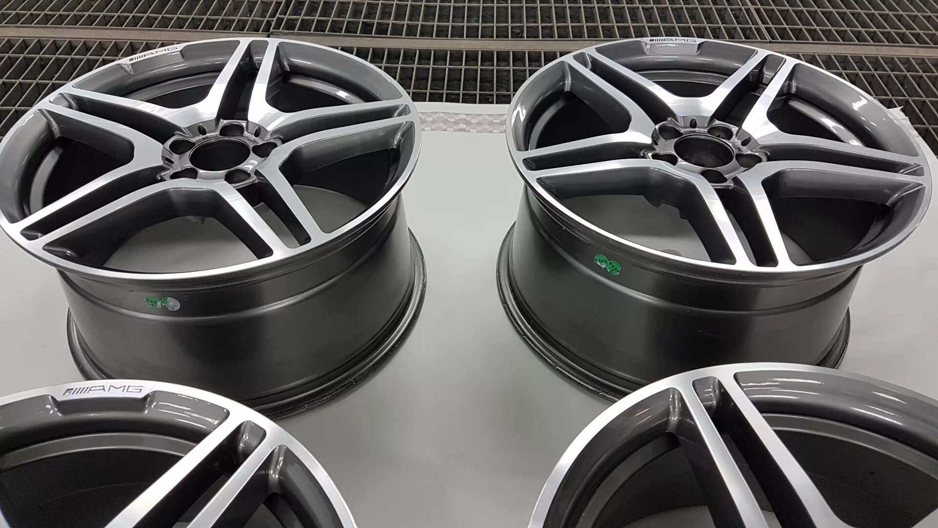 Диски mercedes monoblock r15. 5. R21 amg диски glc43. W212 на дисках амг. Диски мерседес glc x253.