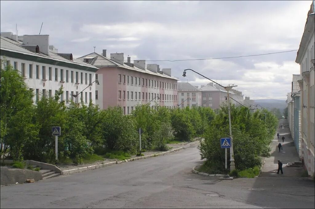 площадь в никеле мурманской области. пос никель мурманская область. площадь никеля. никель город мурманская. площадь никеля.