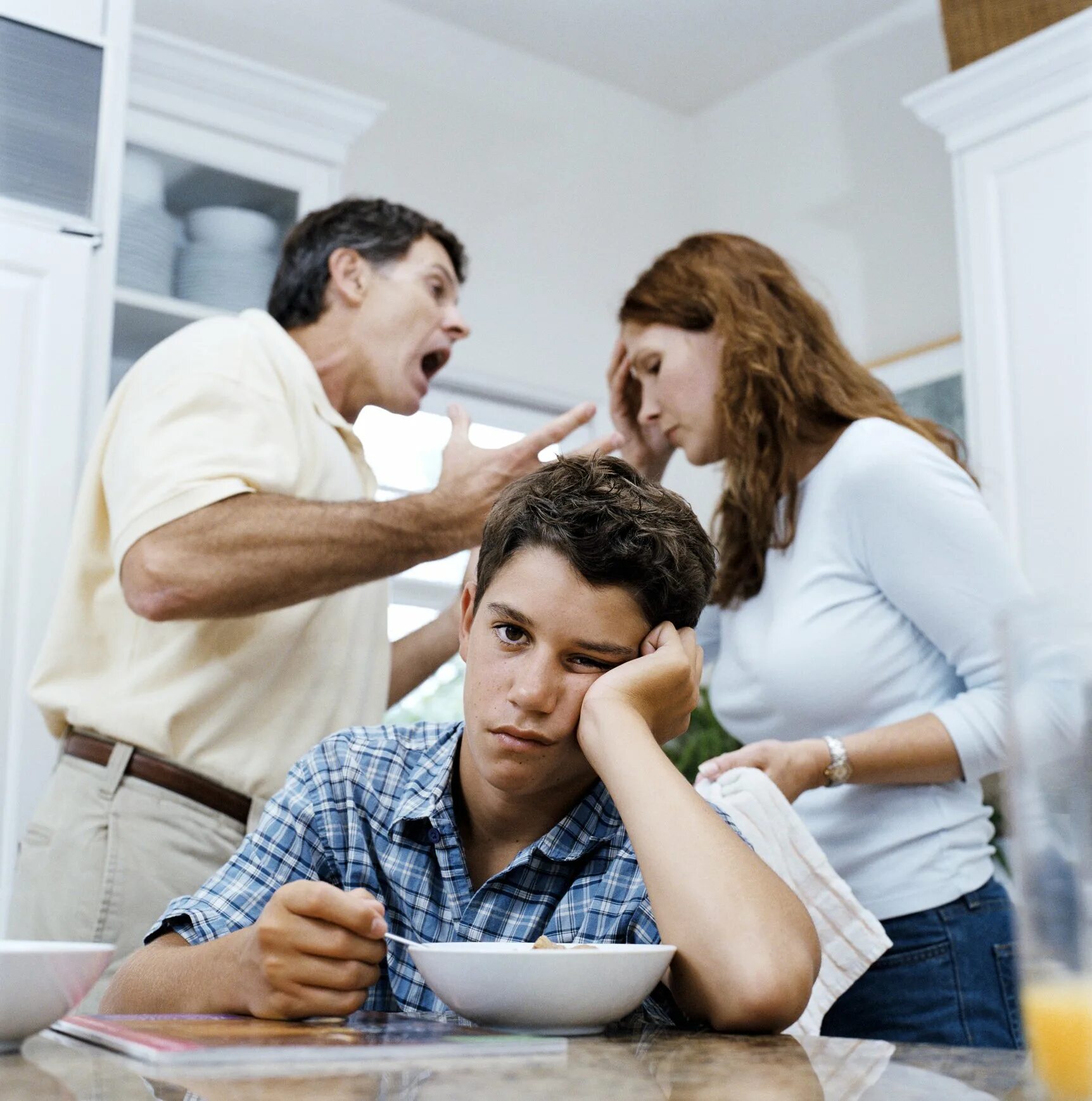 Что делать если родители мужа. Конфликт в семье. Ссора в семье. Ссора родителей. Родители ругаются.