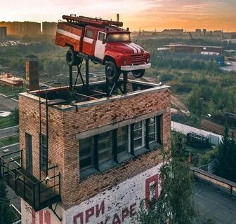 Пожарный на крыше