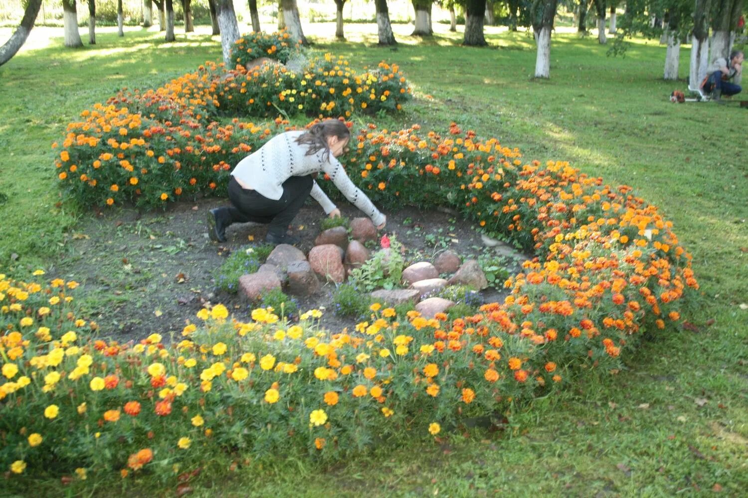 Pin by Pinner on HOMES AND GARDENS .................... Flower garden images, Be