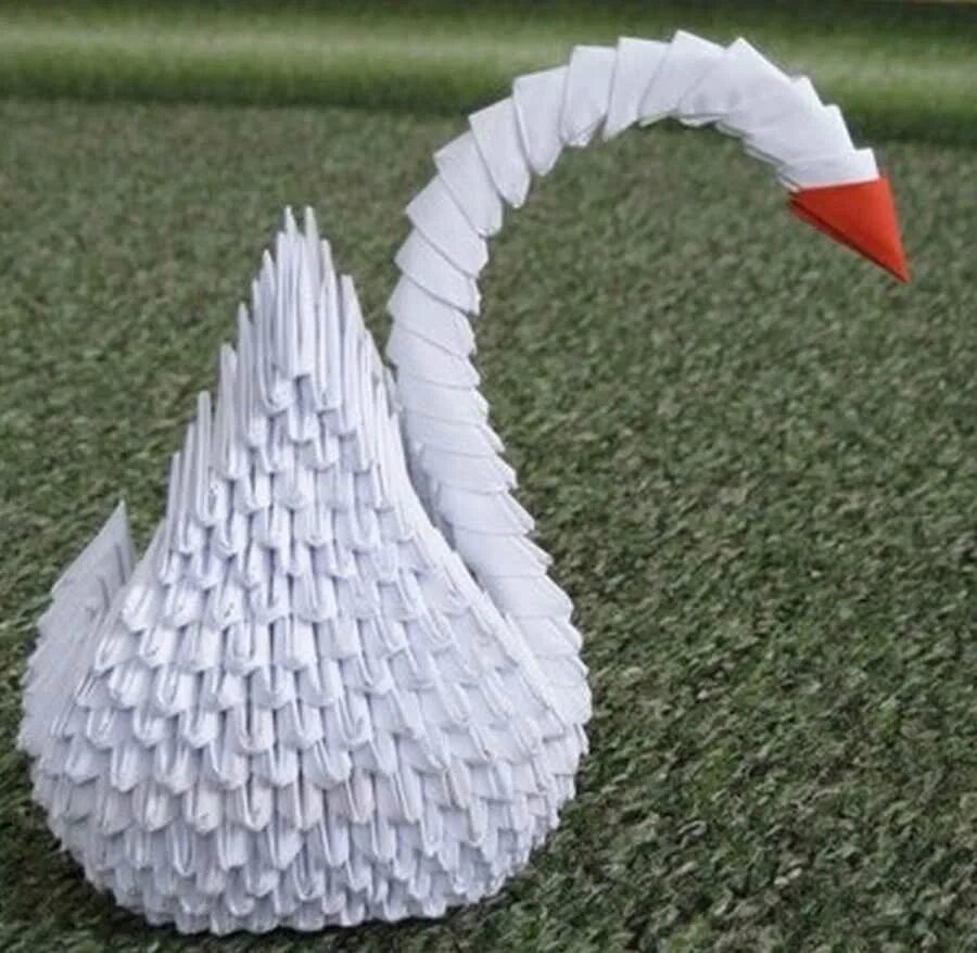 Лебеди из бумаги из модулей. Лебедь шипун оригами. Поделка лебедь из бумаги пошагово. Модульное оригами лебедь. Модулнык ориоами Лебель.