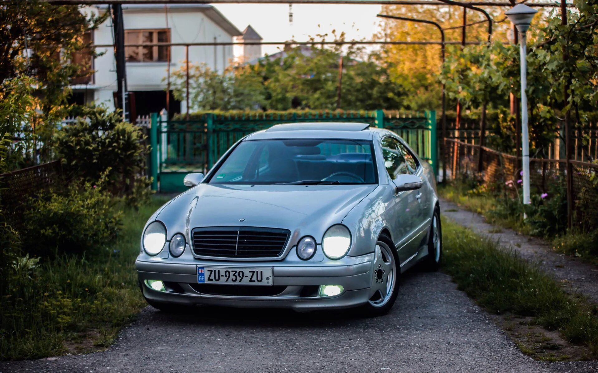 Mercedes benz clk w208. Мерседес 208. Mercedes clk w208. Мерседес бенц 208д. Мерседес 208.
