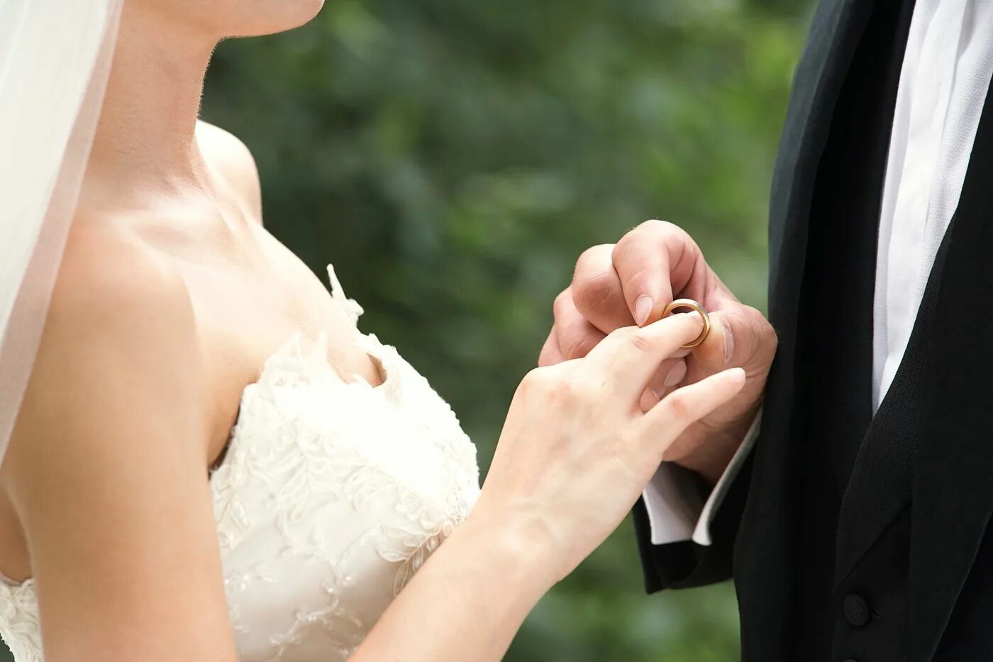 свадебное платье сохраненки. не выходи замуж без любви. девушка вышла замуж не по любви. замуж без любви. не хочу замуж без любви.