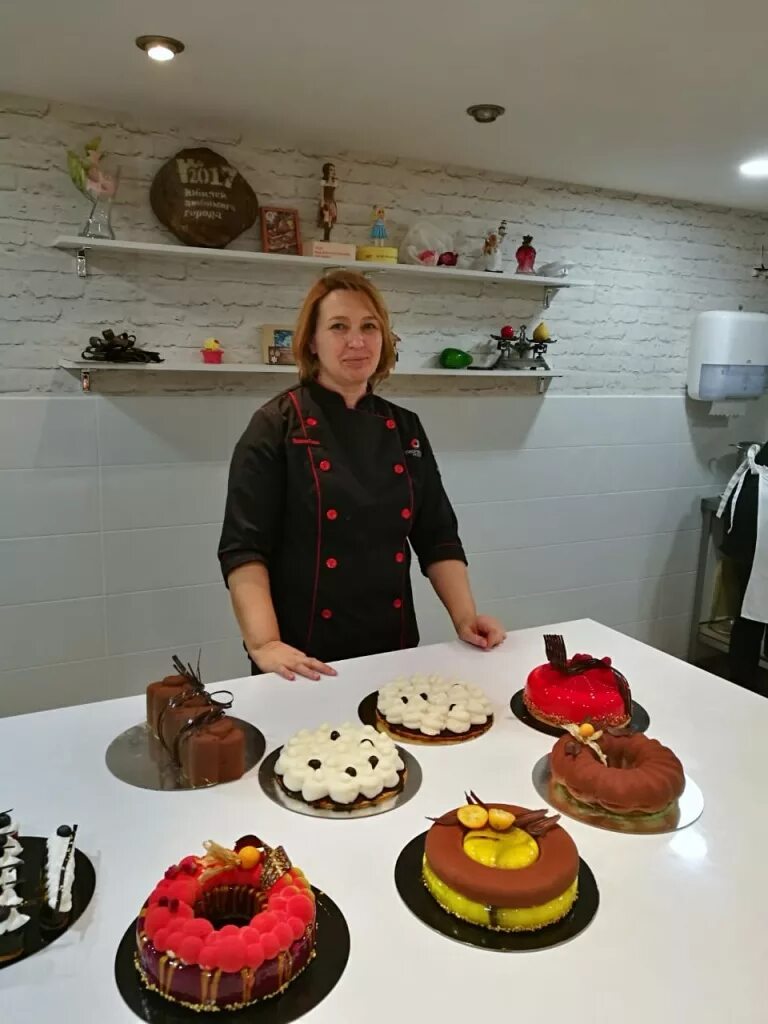 Дочь кондитера. Десерты для кофеен москва. Сладости для детей. Фигурки на свадебный торт. Дочь кондитера.