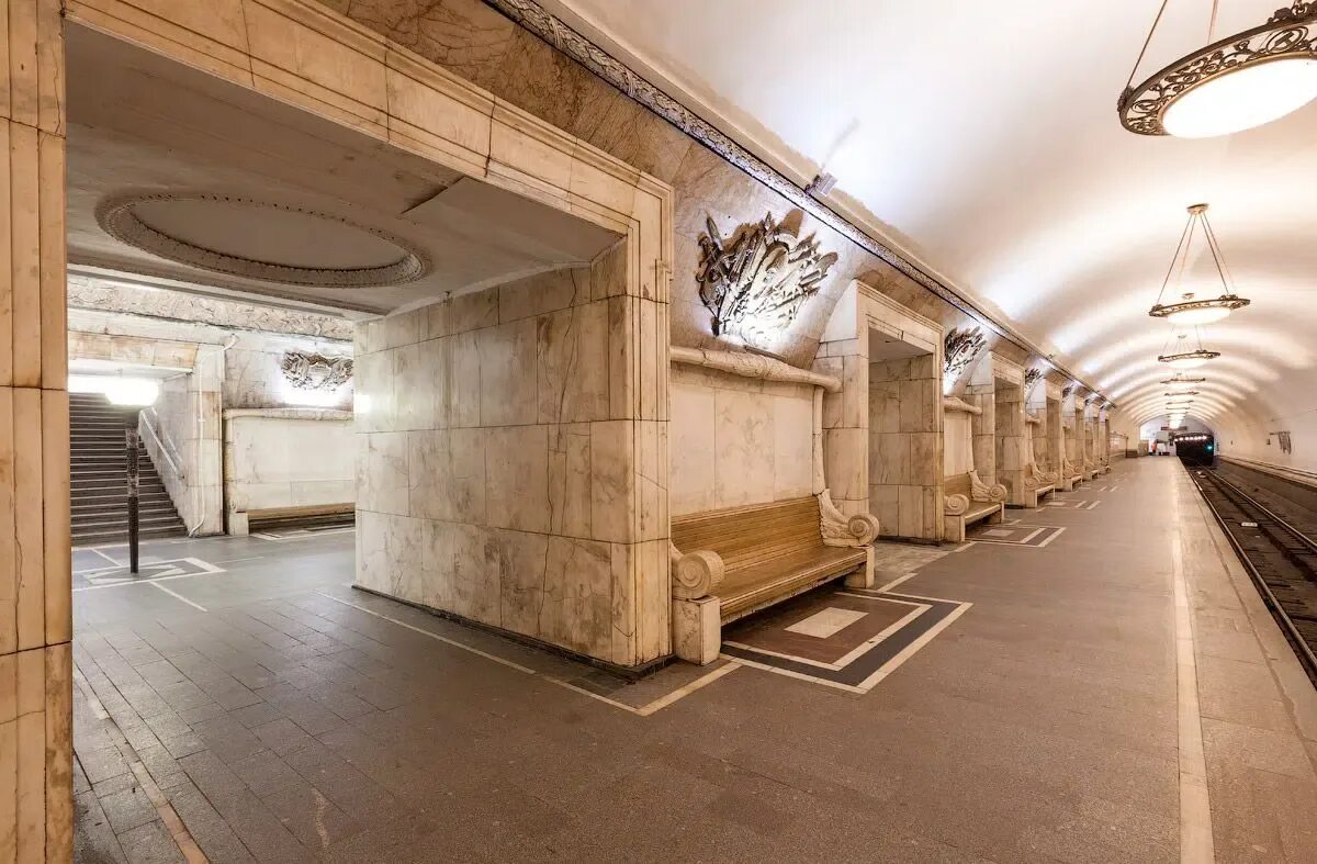 Новокузнецкое метро москва. Станция новокузнецкая москва. Новокузнецкая станция метро внутри. Новокузнецкое метро москва. Метро новокузнецкая 1943.