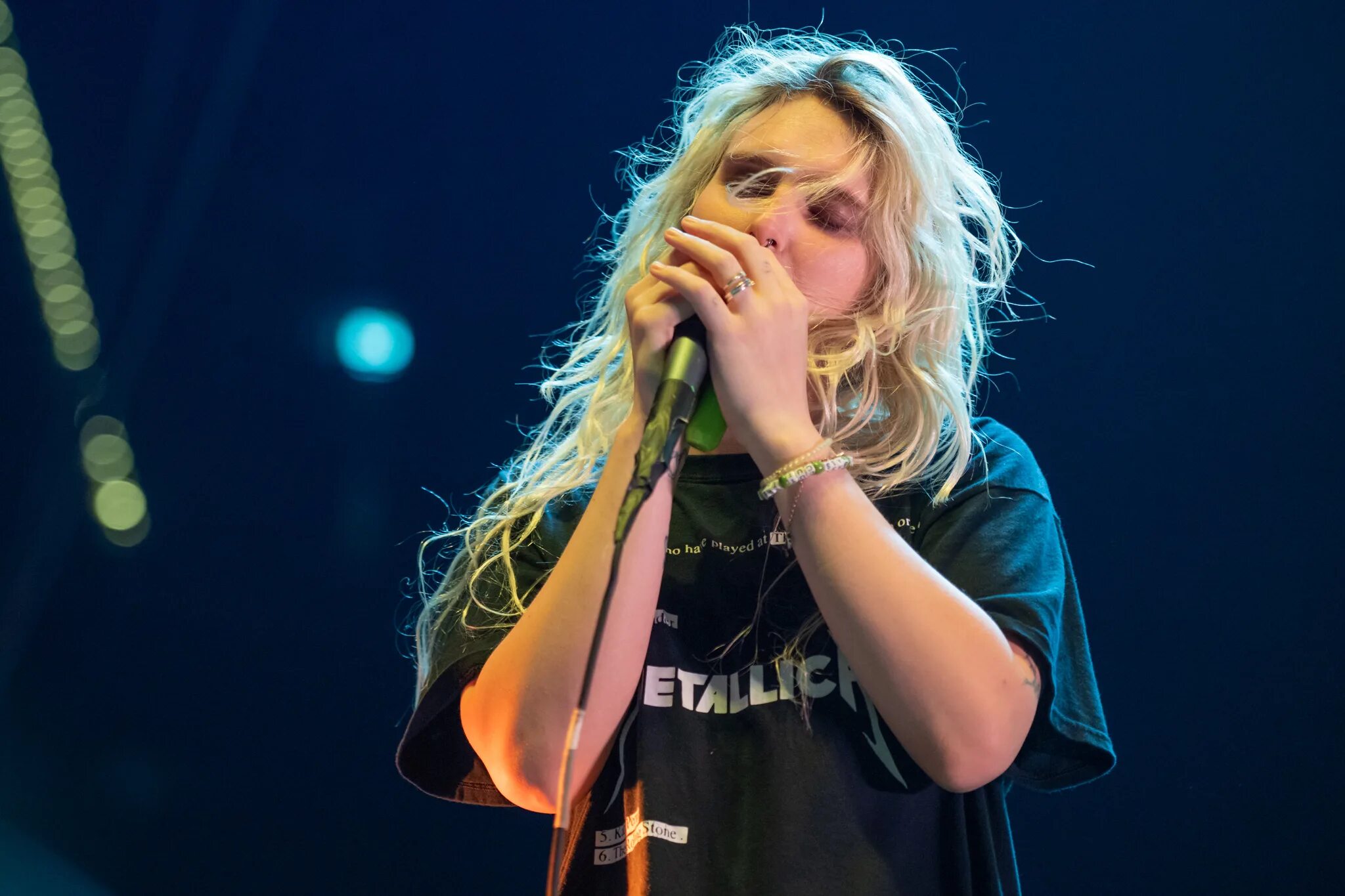 Лаура лес девушка или мужчина. Laura les. Haunted лаура лес. Laura les haunted slowed. Лора лес 100 гекс.