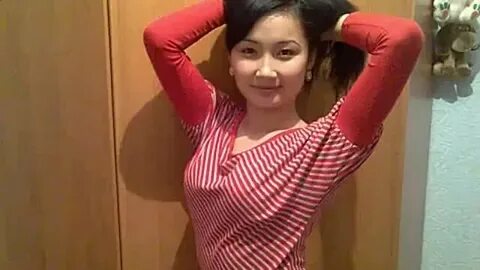 Құл қожайынының аяғын жалайды