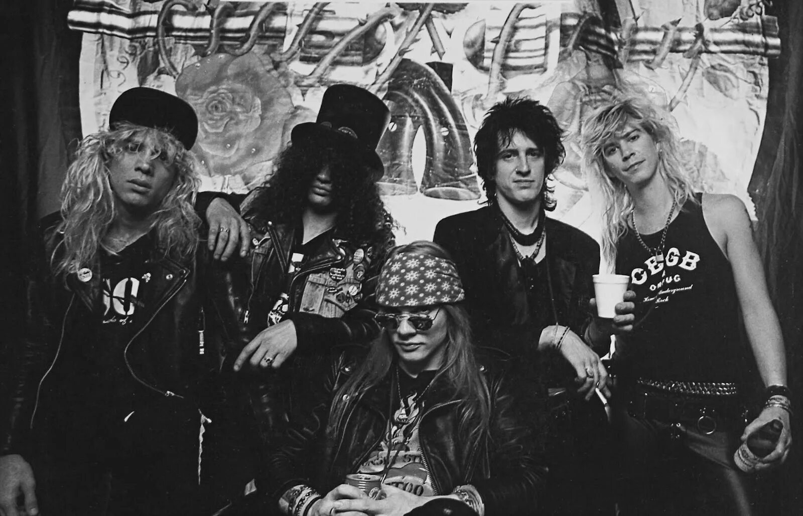 Ганзен роузес клипы. Guns n Roses. Группа Ганс и Розес. Рок группа Guns n Roses. Группа Guns n’ Roses 80е.