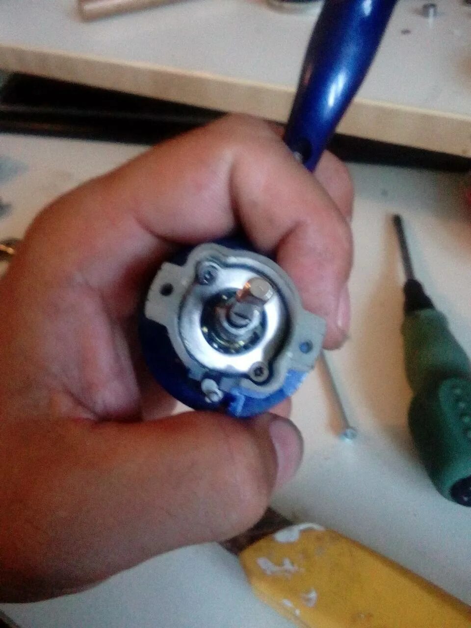 Сервисный центр рыболовных катушек shimano. Как смазать катушку ryobi. Кулисная система безынерционной катушки. Подшипники в катушке для спиннинга. Рыболовная катушка phoenix rx40.