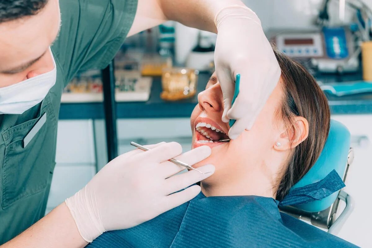 Улыбка стоматология. Профессиональная гигиена полости рта. Teeth treatment. Внешний осмотр у стоматолога. Улыбка стоматология.