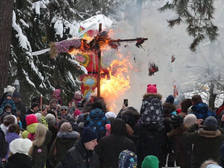 масленица в жуковском. костровая площадка на масленицу. большое кратовское озеро масленица. масленица в мытищах. жуковского фото.