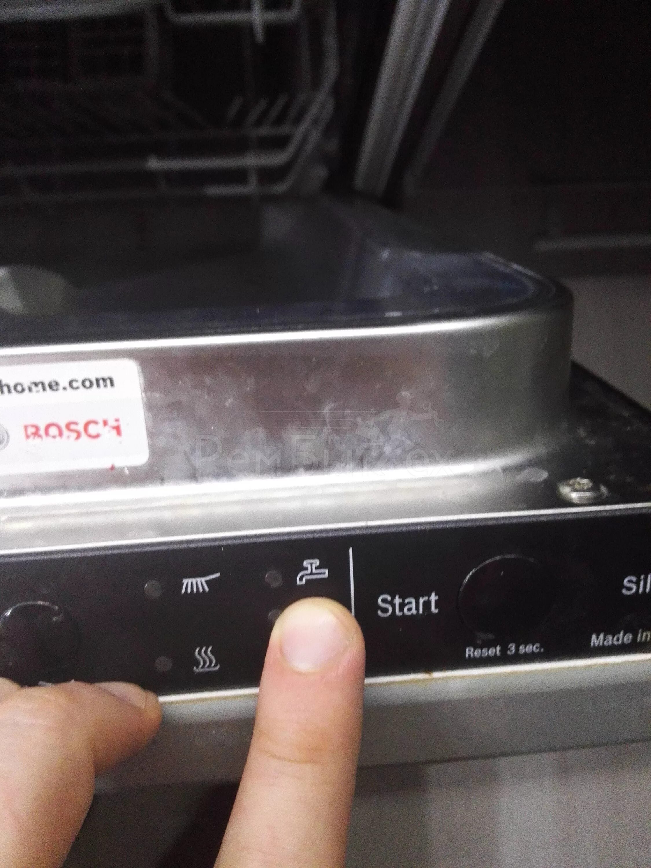 Bosch spv40e10. Посудомоечная машина Bosch spv40e10ru. Spv40e бош посудомойка программы. Кнопка старт ПММ бош. Посудомойка бош мигает