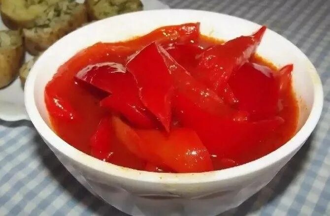 Рецепт вкусного лечо с томатной пастой. Лечо. Лечо с томатной пастой и помидорами. Лечо болгарский перец и томатная паста. Лечо с томатной пастой на зиму.