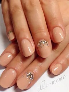 Бежевые короткие ногти