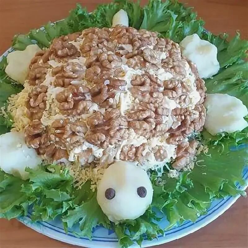 Салат черепаха с ананасом и грецким. Салат черепаха тортилла. украсить салат черепаха. салат черепаший вальс. красиво оформить салат черепаха.