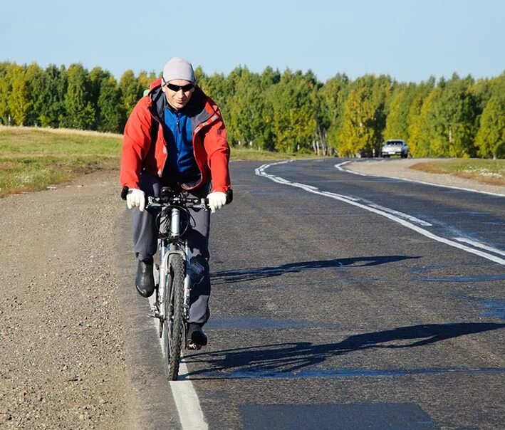 передвижение по дорогам. передвижение по дорогам. дороги с машинами. автострада с машинами. шоссе с машинами.