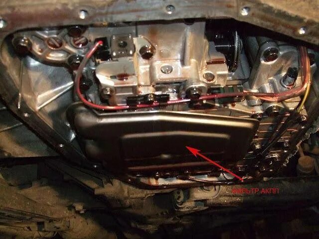 Акпп в масле причины. 5 1992. Тойота виндом акпп. Поддон картера двигателя сочится масло. Утечка масла из картера.