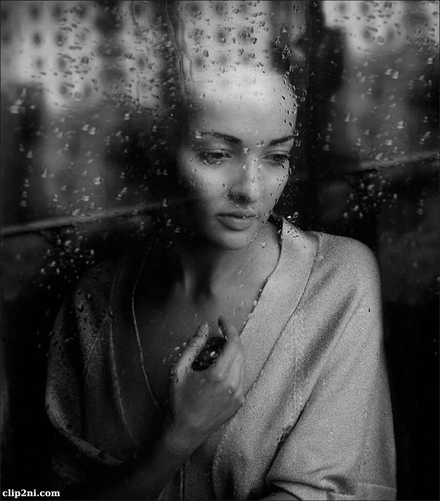 Одиночество женщины. Женскую тоску. Слезы мамы. Страдающая девушка. Девушка грустит.