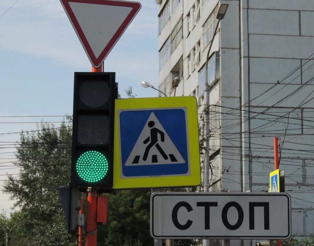 Знаки дорожного движения 2019 светофоры. Знаки дорожного движения светофор. Знаки дорожного движения 2019 светофоры. Сигналы светофора пдд. Дорожные знаки.