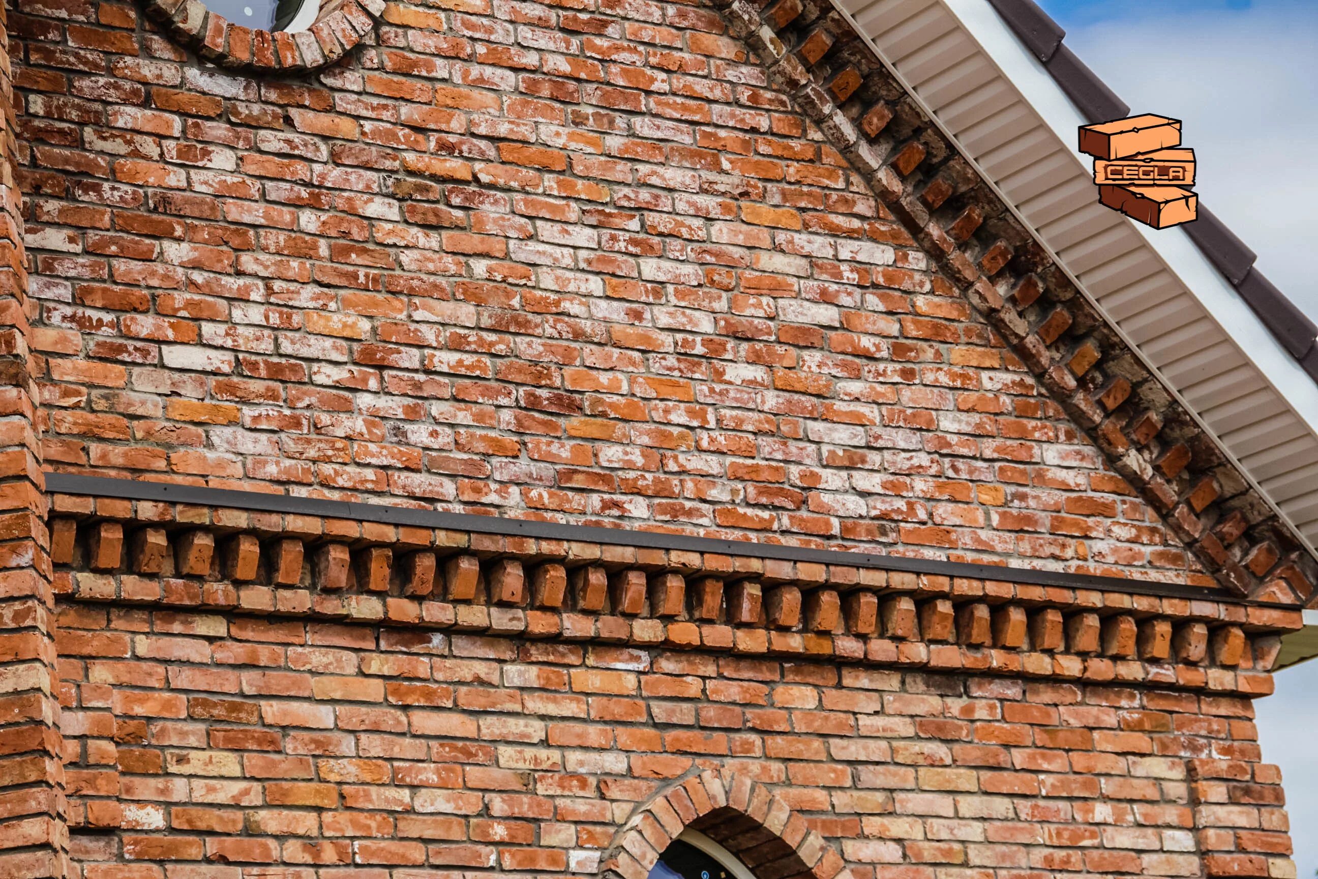 Английская кладка кирпича. Кирпичный купеческий дом 19 века. Фасад дома из красного кирпича. Старый кирпичный домик. Дом из старинного кирпича.