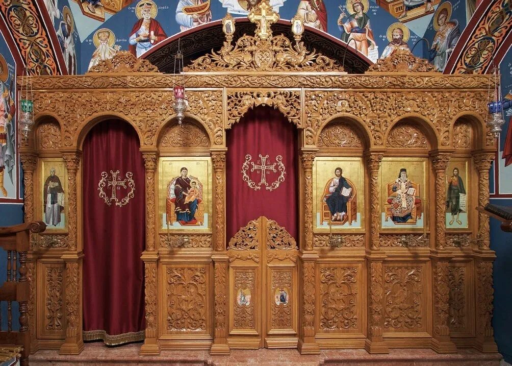 Иконостас в православном храме. Малый иконостас в православном храме. Иконостас алтарь в церкви. Перегородка с иконами закрывающая алтарь. Византийская алтарная преграда - темплон.