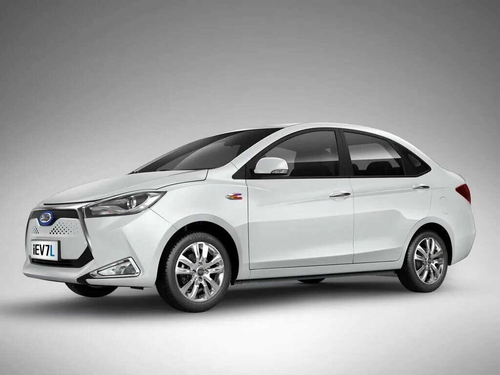 Jac jac в чем разница. Jac iev7l. jac iev7l седан. джак 7 автомобиль. джак s7 седан.