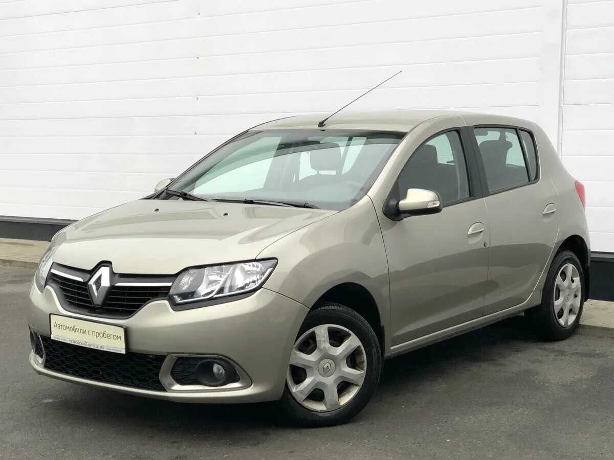 Бежевый рено. Логан 2 бежевый цвет. Рено логан бежевый. Renault logan 2 бежевый. Рено логан бежевый.